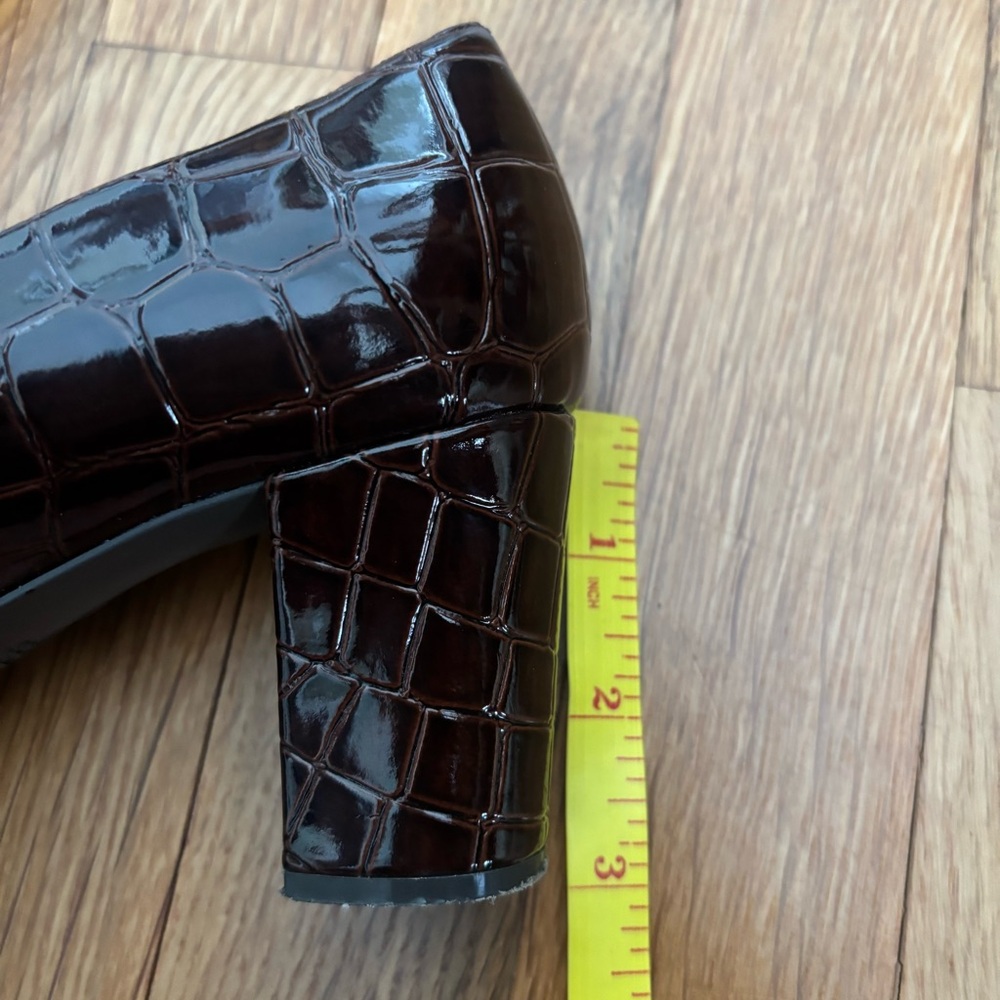 Anne Klein IFlex Dark Brown Croc-Embossed Loafer Style Pumps, Size 7.5 - Picture 12 of 15